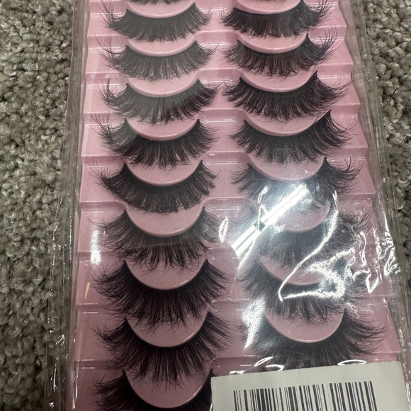 Lashes Style 2 - Picture 2 of 3